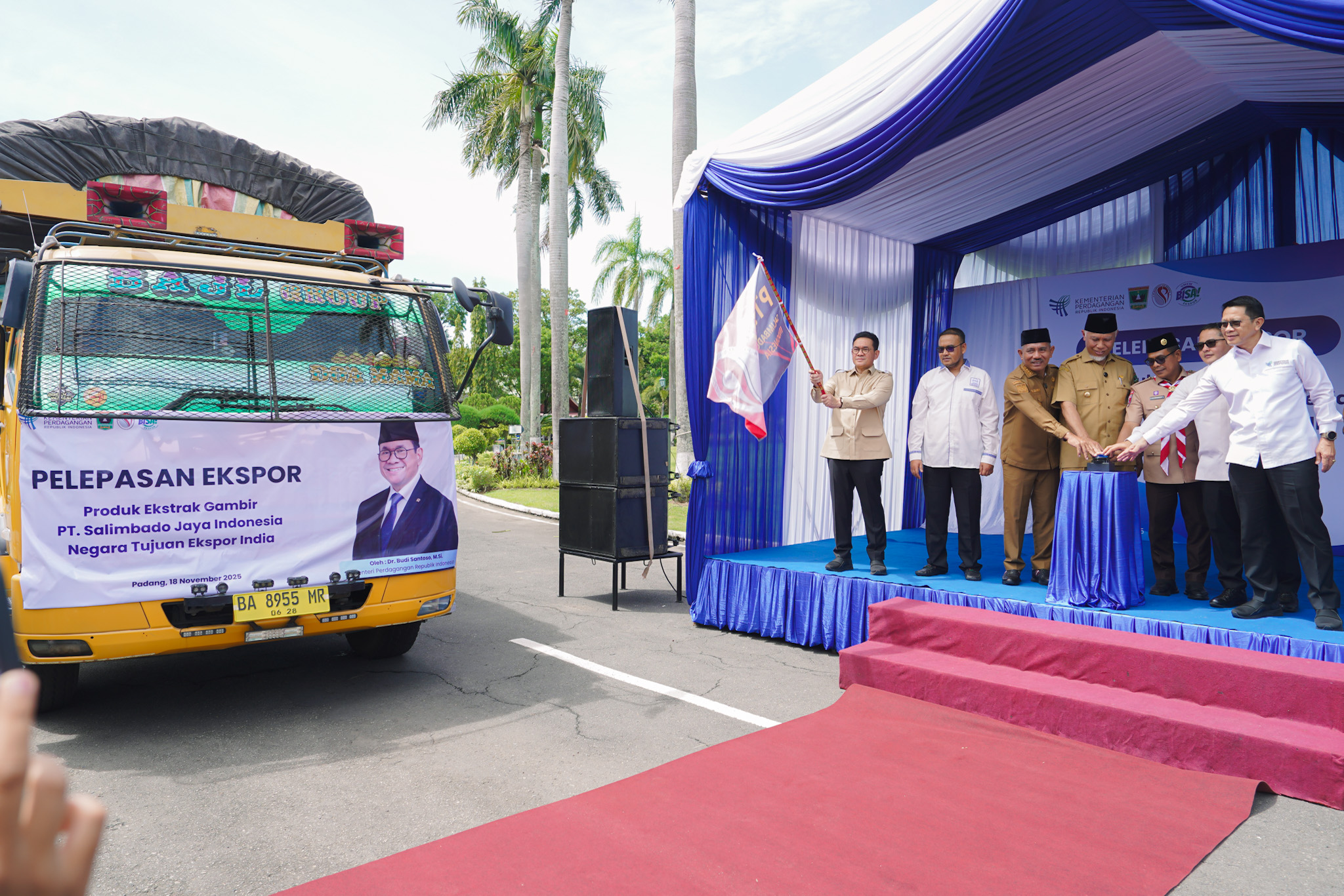 Pelepasan Ekspor Produk Gambir di Padang