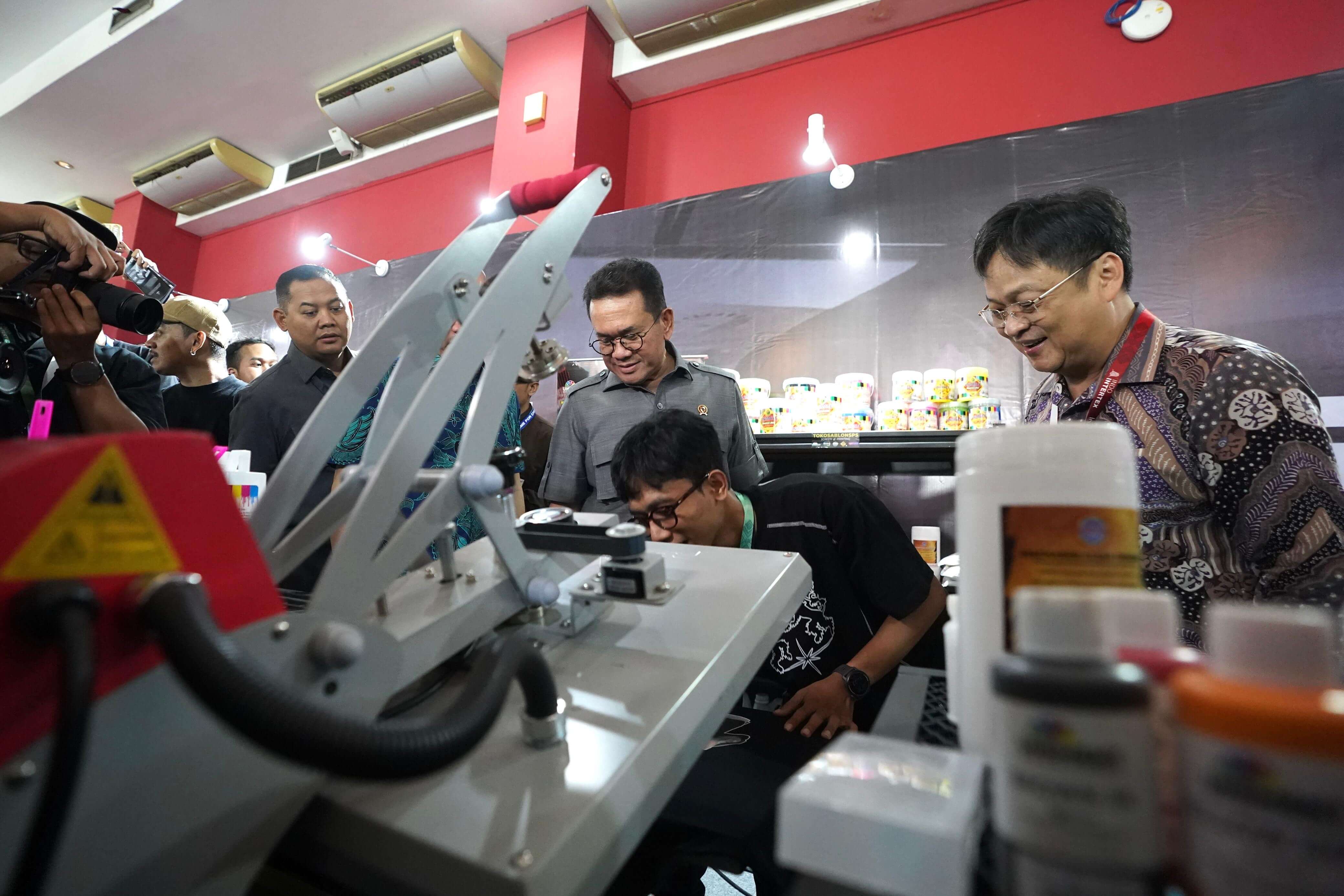 Mendag Kunjungi Pameran Indo Intertex 2026