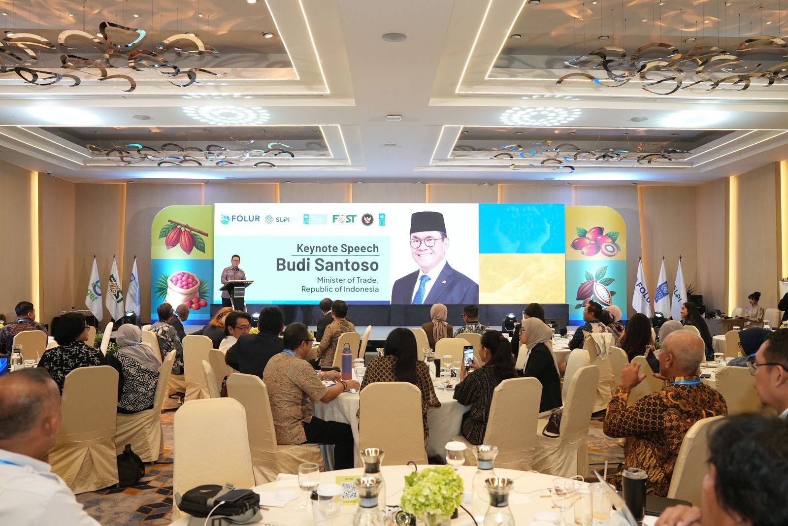 Mendag pada Regional Learning Forum on Sustainable Commodities
