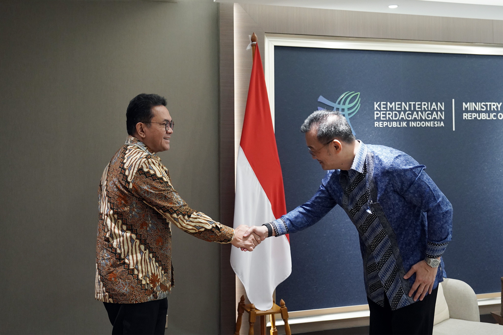 Mendag Menerima Audiensi Presiden Direktur Bridgestone