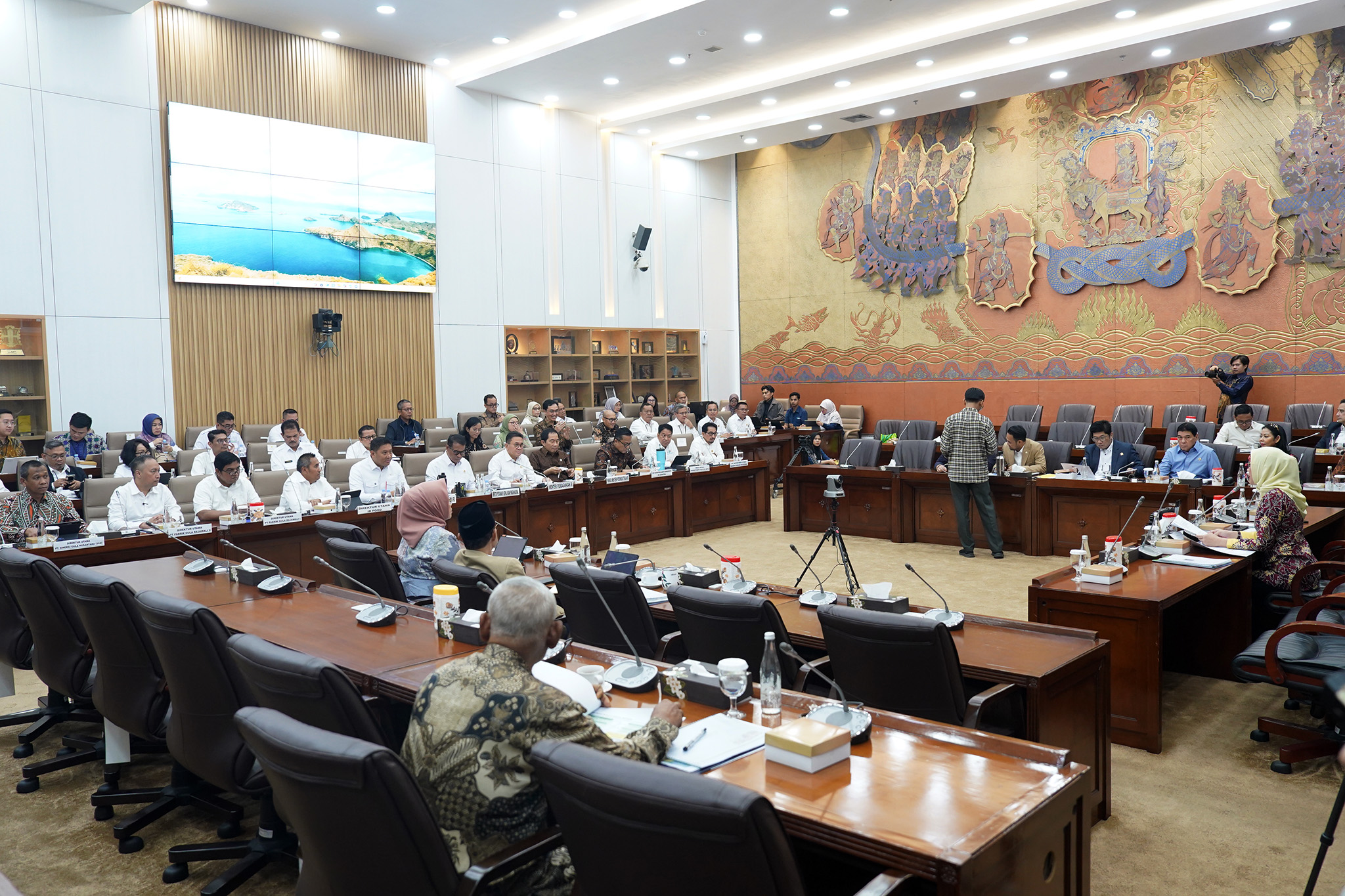 Mendag pada Rapat Kerja dan Rapat Dengar Pendapat Bersama Komisi VI DPR RI